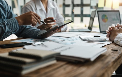 Top 4 Warning Signs in a Company Credit Report That Most Businesses Miss